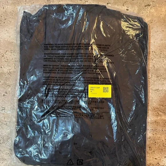 YEEZY GAP Engineered by Balenciaga Sateen Anorak - True Black - XL